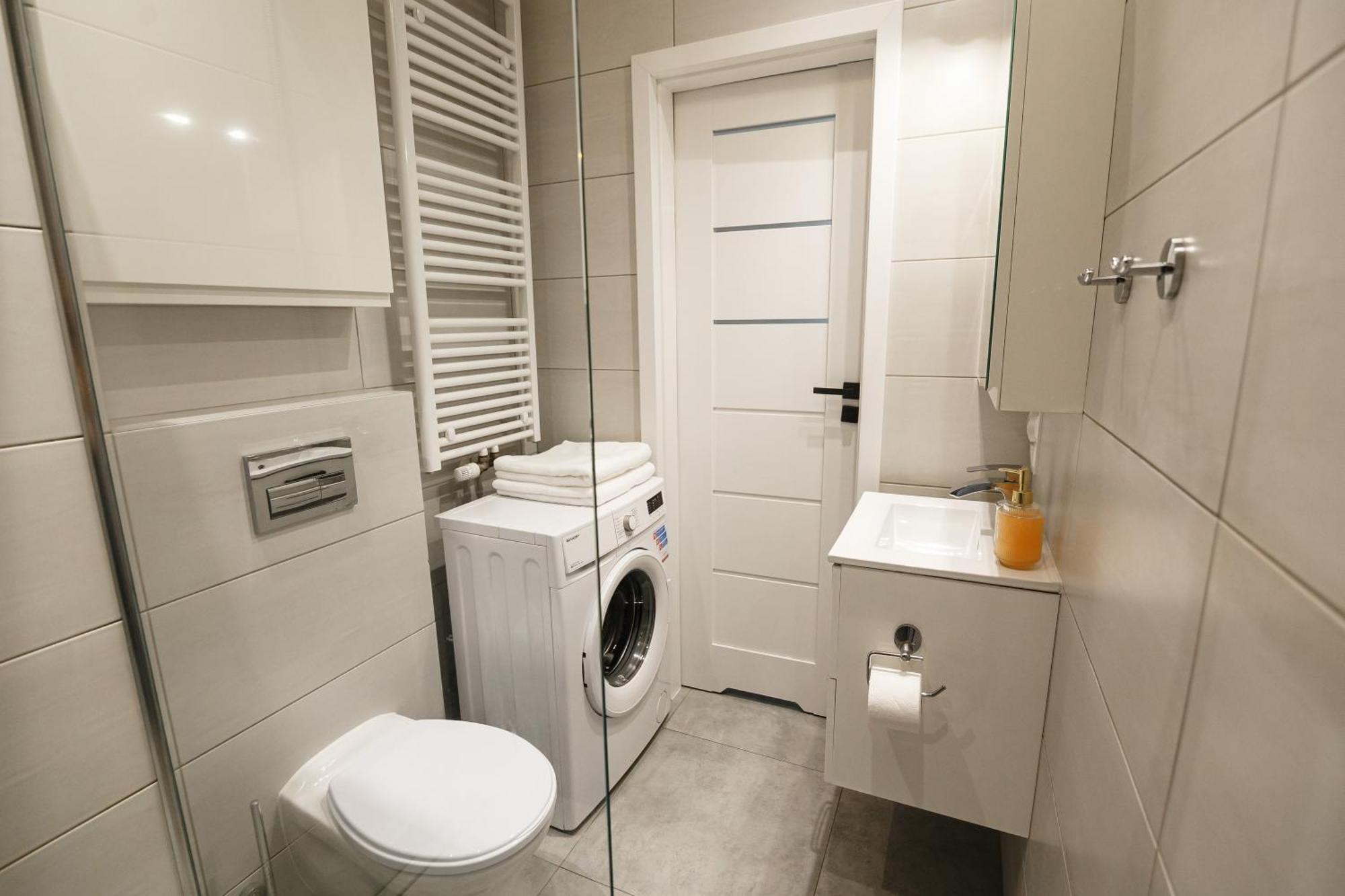 Golden - Cozy - Great Location&piecewska Apartment